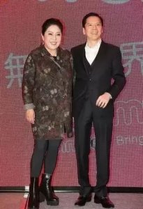 向华强能让成龙下跪,打王晶和曾志伟,却从不敢惹圈中这3个人