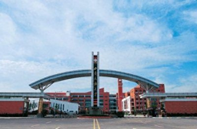 ​非985、211的西南民族大学，因为校长神吐槽，再一次的火了