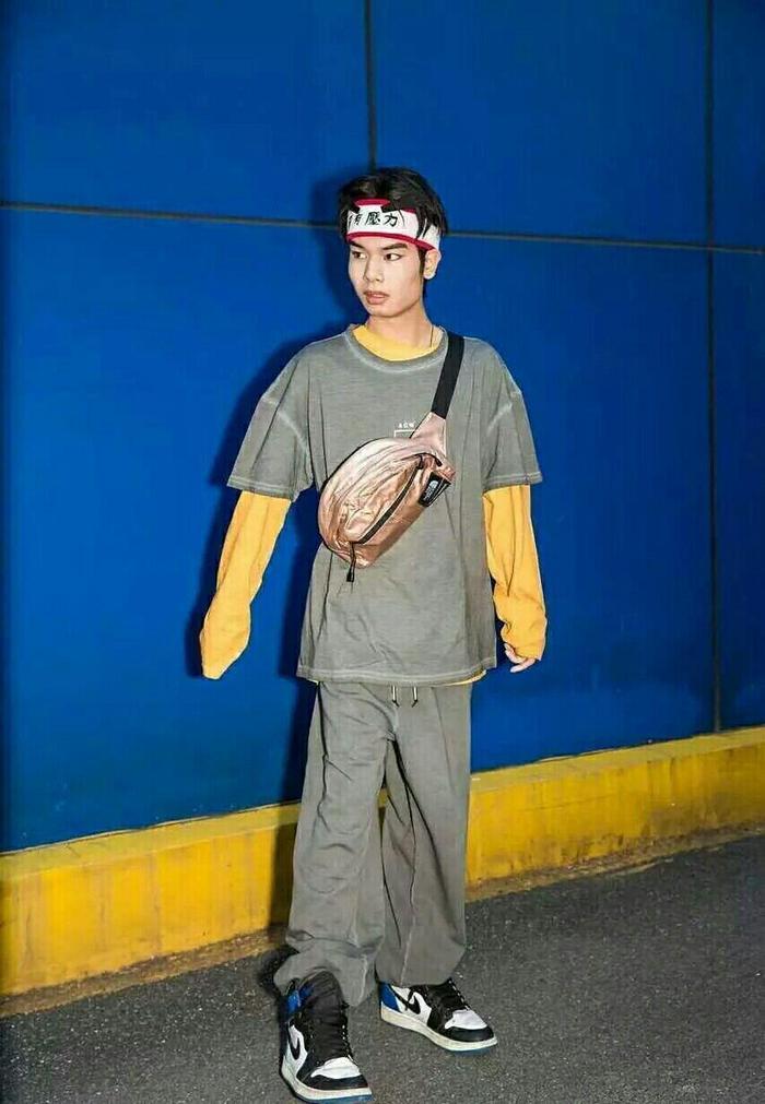 发际线男孩小吴再拍时尚大片，曾言不进娱乐圈，现在通告接到手软