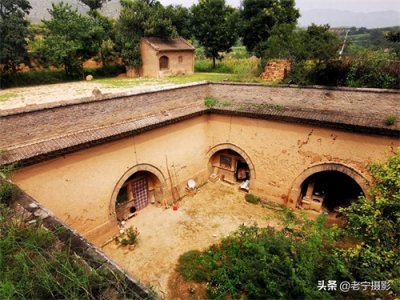 ​三伏天地坑院里话伏耕，留之无用弃之可惜，几件旧农具触发乡愁