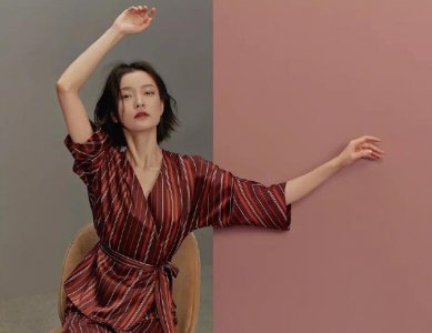 ​超模杜鹃气质清冷别具一格 最新大片罕见露笑分外迷人