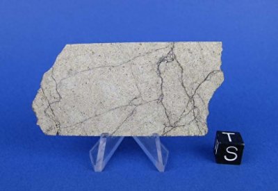 ​一颗颠覆你想象的黄绿色月球陨石（附图）