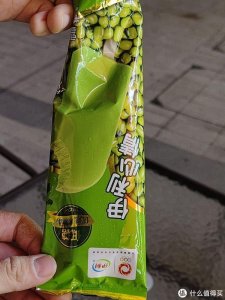 ​伊利绿色心情一款不到两元钱的绿豆冰棍