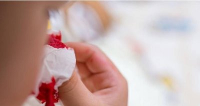 ​小孩子经常流鼻血会是白血病吗 孩子流鼻血了家长怎么办