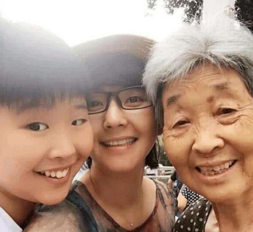 方琼个人资料简介 老公是谁(央视方琼个人资料简介)-第2张图片-