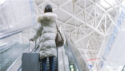 ​飞机可以带行李箱和书包吗 飞机能带行李箱和书包吗