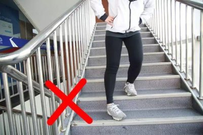 ​上楼梯和下楼梯哪个伤膝盖（平常要注意什么）