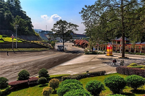 金鸡山公园在福州晋安区金鸡山的东南隅，名胜古迹也很多