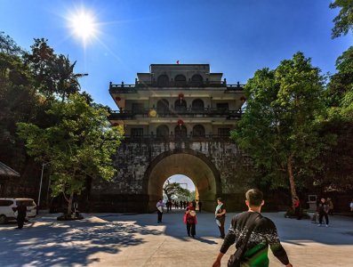 ​金鸡山公园在福州晋安区金鸡山的东南隅，名胜古迹也很多