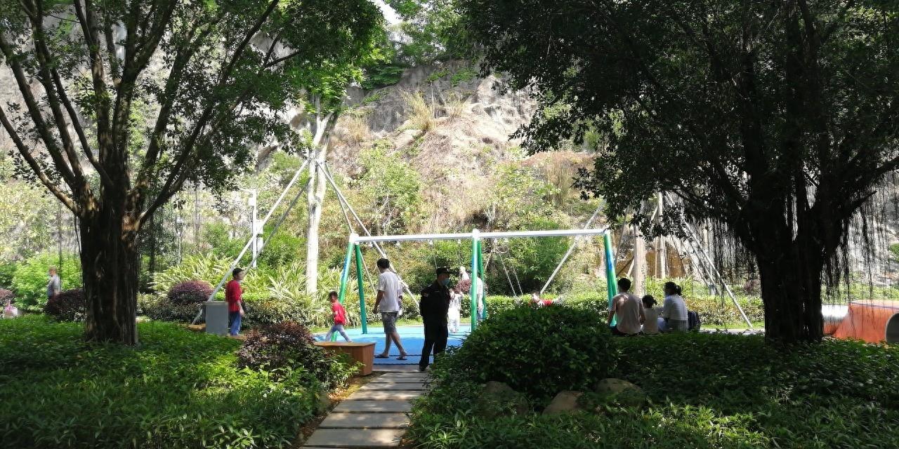 金鸡山公园在福州晋安区金鸡山的东南隅，名胜古迹也很多