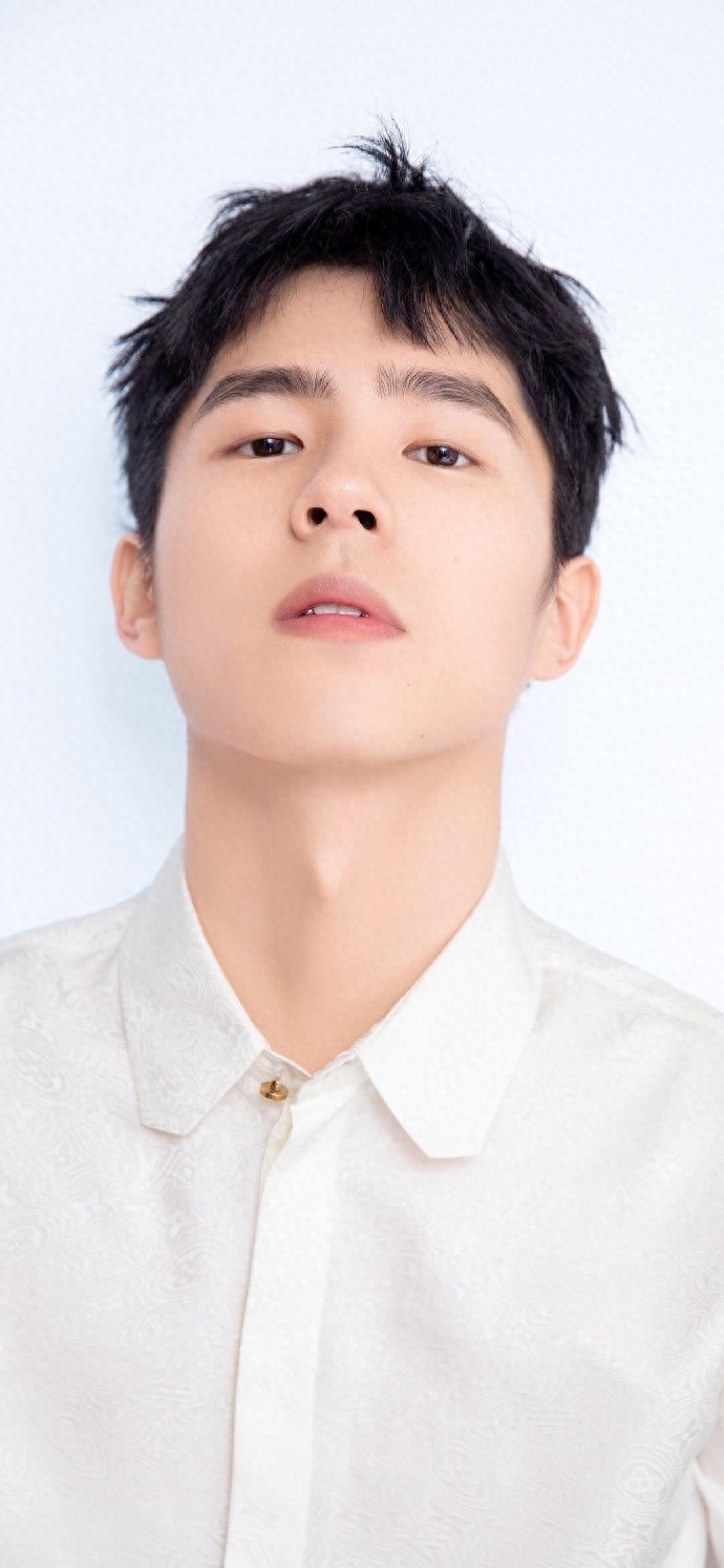 宝藏男孩刘昊然高清手机壁纸 每一张歪头浅笑露虎牙喜欢哪一张呢