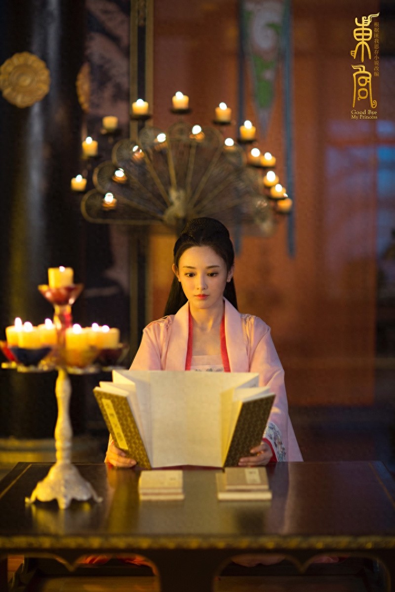 彭小苒《东宫》饰演小枫的唯美剧照 好喜欢她的服装造型和演技