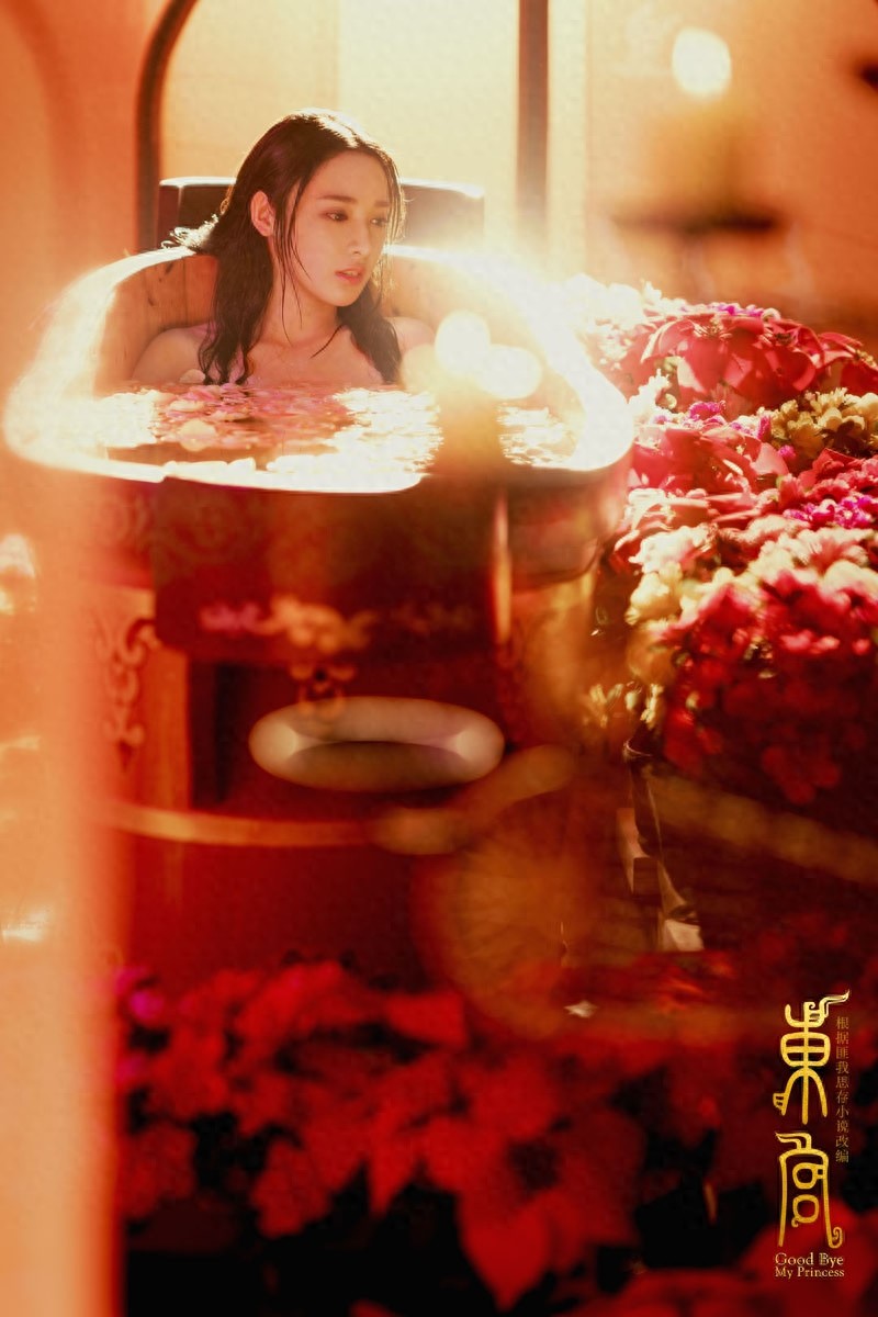 彭小苒《东宫》饰演小枫的唯美剧照 好喜欢她的服装造型和演技