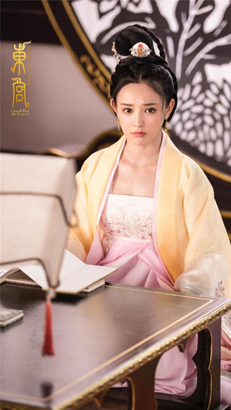 彭小苒《东宫》饰演小枫的唯美剧照 好喜欢她的服装造型和演技