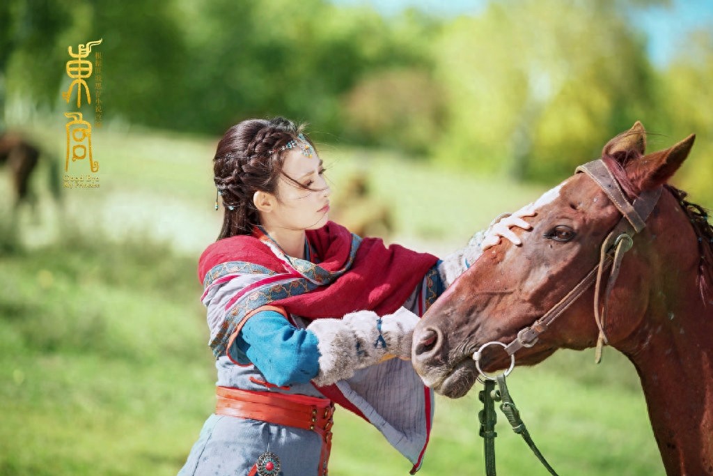 彭小苒《东宫》饰演小枫的唯美剧照 好喜欢她的服装造型和演技