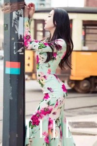 ​蜜桃臀”已经过时了，看到迪丽热巴的“蝴蝶臀”，真实羡慕了