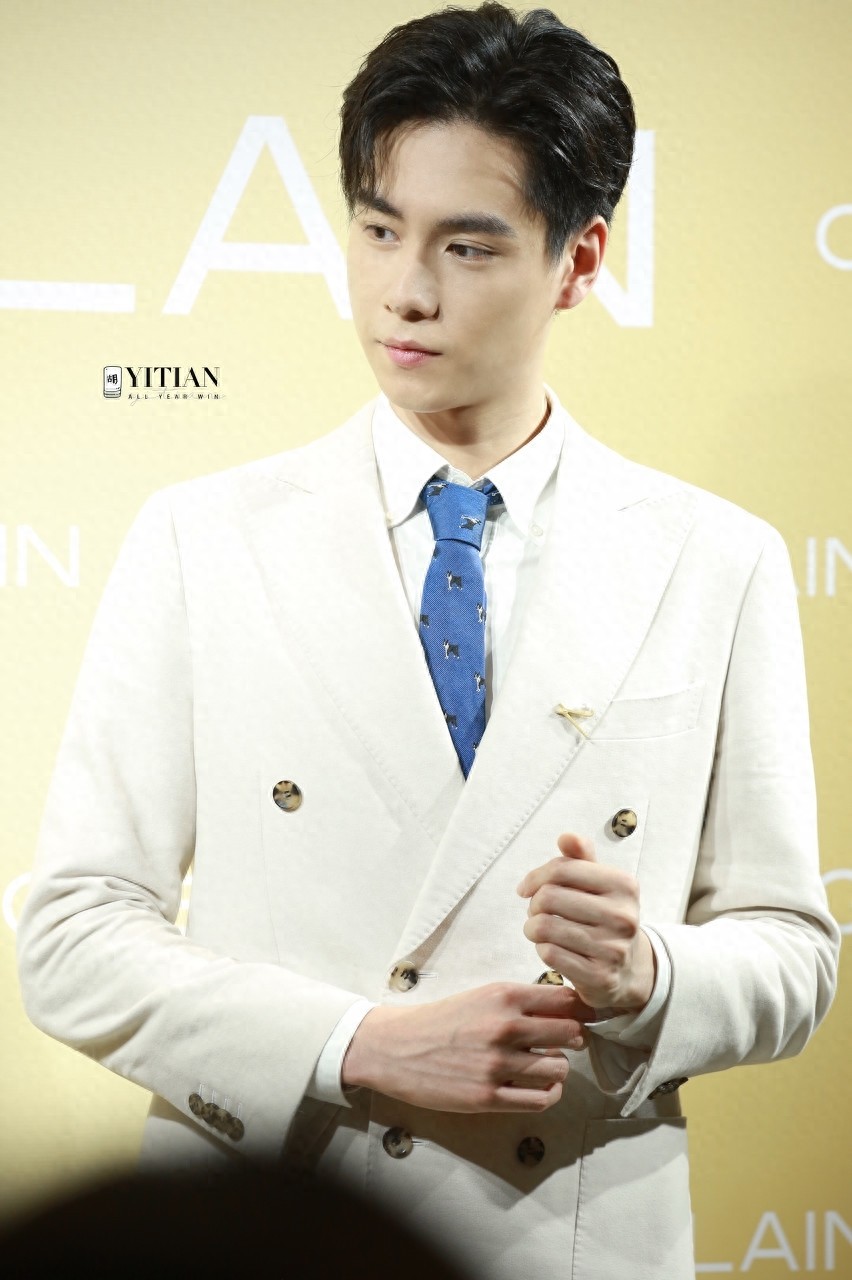 新晋男神胡一天黑料不断，发声明却被质疑蹭热度？