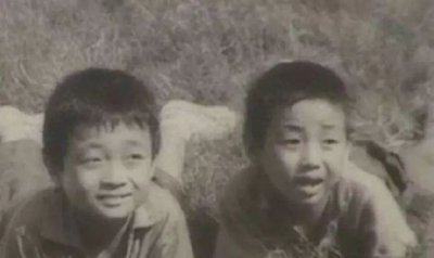 ​刘国梁童年私房照大曝光，小时候爱穿军装，一身正气