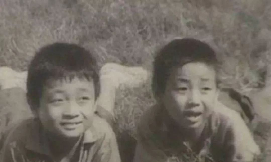 刘国梁童年私房照大曝光，小时候爱穿军装，一身正气