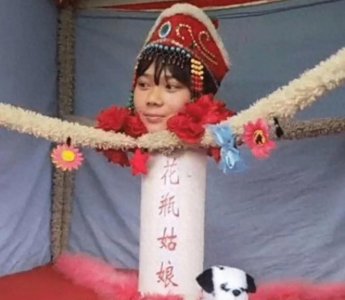 ​90年代，没有四肢、生活在花瓶里的“花瓶姑娘”，是怎么骗人的？