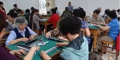 ​周老太打麻将25年，经常遇到老千，这5种情况是两个老千联手招数