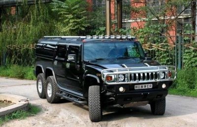 ​悍马h2硬派越野车（这辆越野车很难开）