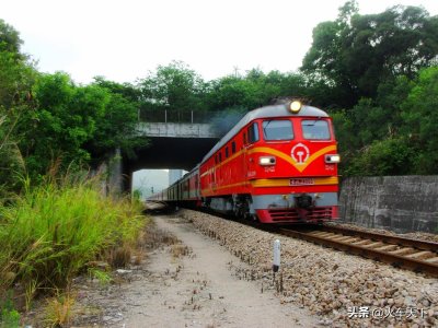 ​运行太原和深圳间的一趟普速客车