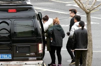 赵丽颖情路上披荆斩棘,真的与富豪订婚,就此花落重庆?